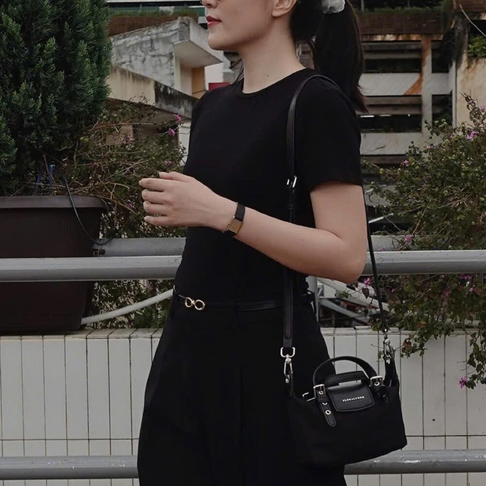 Black Fitted Minimalist T-Shirt – Classic Everyday Essential